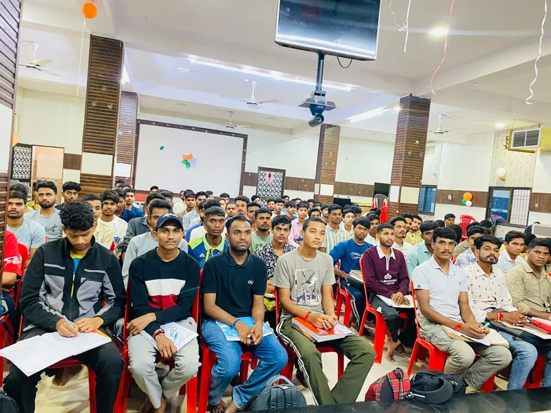 ‘सिवनी की उड़ान’ से प्रतियोगी परीक्षाओं की तैयारी को मिल रही नई दिशा335 युवतियों और 220 युवकों सहित 555…