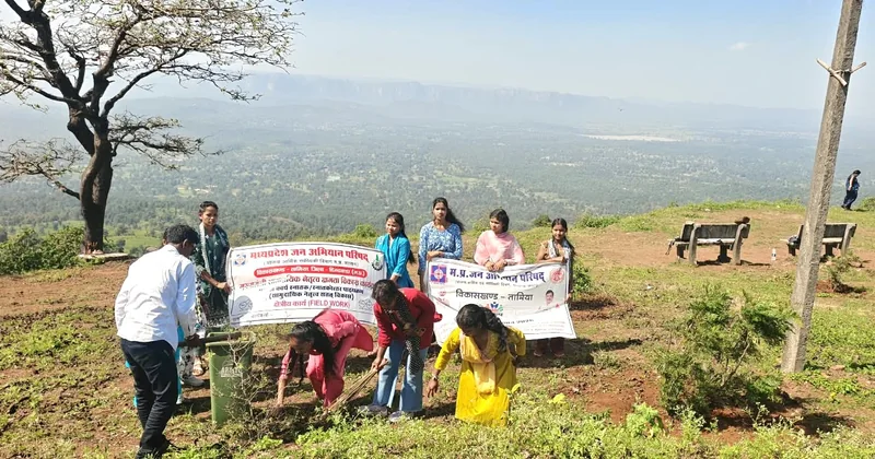 सेवा संकल्प अभियान 2026: गिरजा माई मंदिर प्रांगण में नशा मुक्ति एवं प्लास्टिक मुक्त भारत का दिलाया संकल्प
