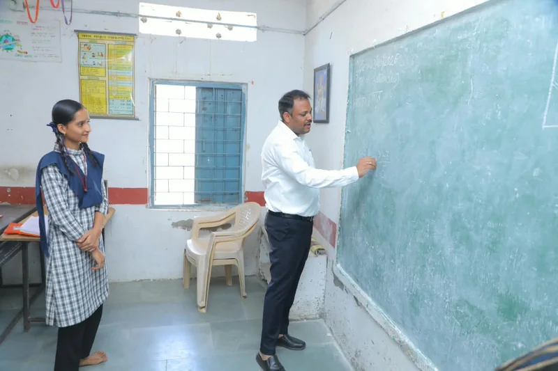 (सेवा संकल्प अभियान) मुख्यमंत्री जन-विश्वास अभियान: कलेक्टर श्री ऋतुराज सिंह ने किया देवास विकासखंड का…